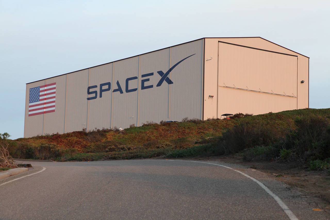 SpaceX，引领太空探索新时代的先锋巨头